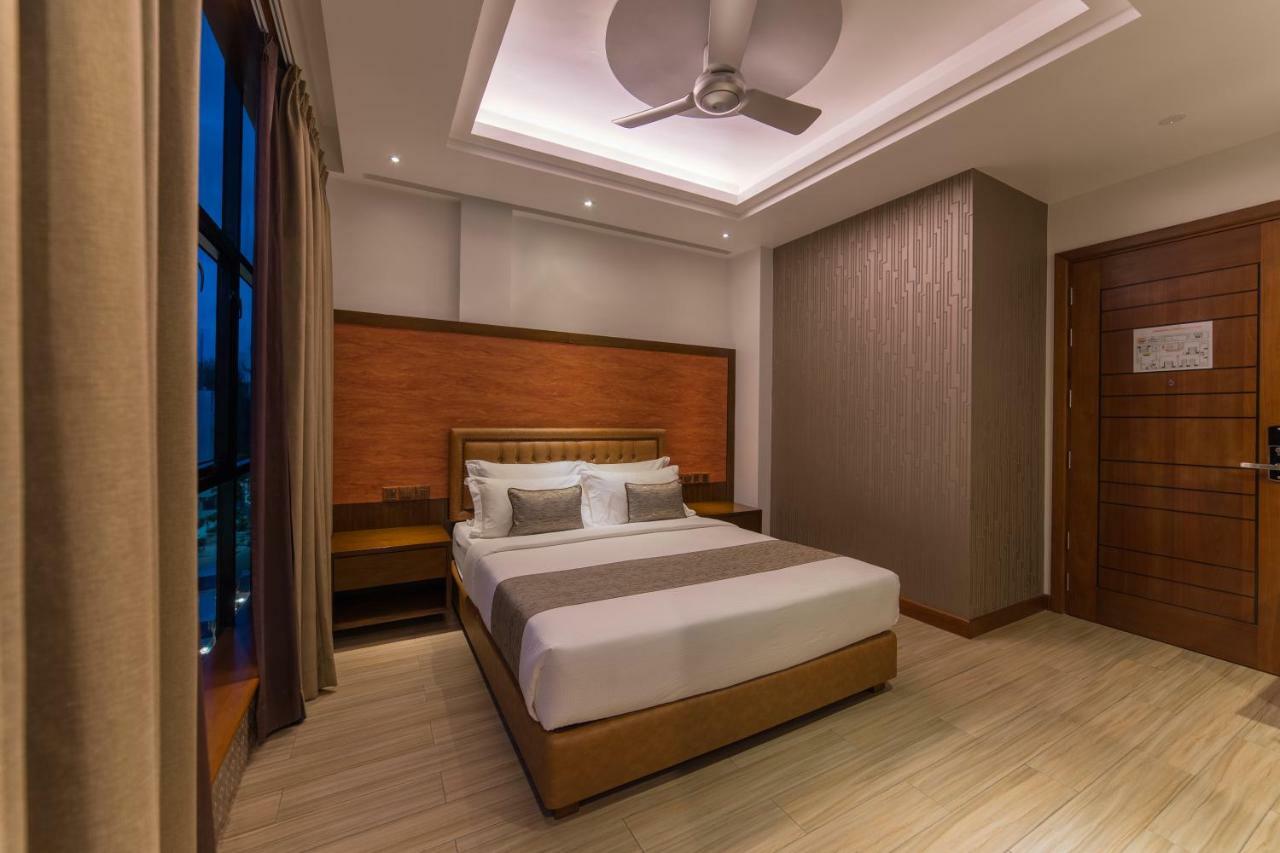 ซามันน์ โฮสต์ Hotel ฮุลฮูมาเล ภายนอก รูปภาพ